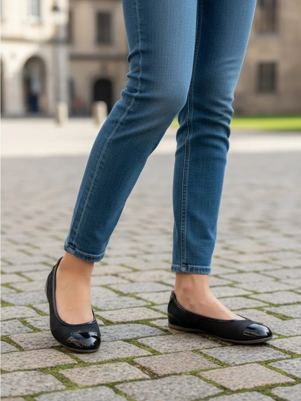 Coach Cecile Black Signature Ballet Flats With Patent Leather Cap Toe Size 9.5
